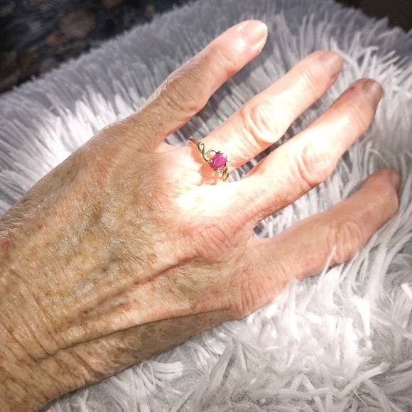 Vintage 1970s Pink Rose Cut Ruby In 10K Solid Gold Ring Stamped & Signed - Picture 8 of 11